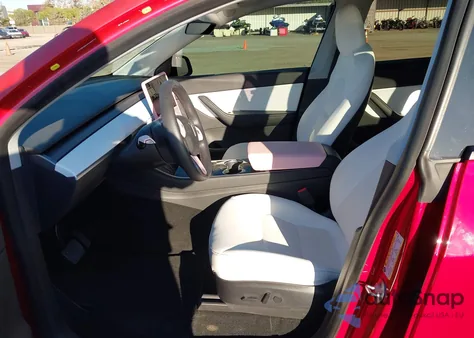 2020 Tesla Model Y Long Range Dual Motor All-Wheel Drive z USA, uszkodzony, nr VIN 5YJYGDEE4LF024043